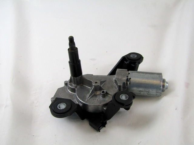 MOTOR DEL LIMPIAPARABRISAS TRASERO OEM N. 0390201820 28710JD000 PIEZAS DE COCHES USADOS NISSAN QASHQAI J10E (03/2010 - 2013) DIESEL DESPLAZAMIENTO 15 ANOS 2013