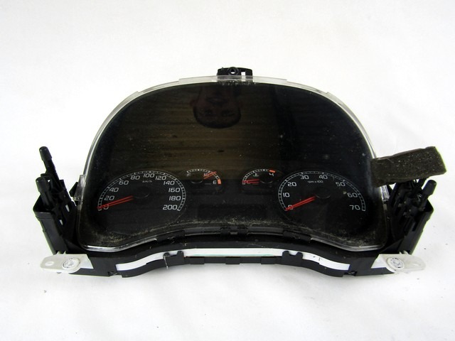 CUADRO DE INSTRUMENTOS OEM N. 55500046010 PIEZAS DE COCHES USADOS FIAT DOBLO MK1 R (2005 - 2009) DIESEL DESPLAZAMIENTO 13 ANOS 2006