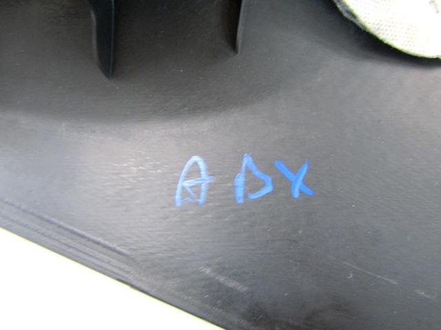 REVESIMENTO LATERAL ESPACIO INFERIOR OEM N. 1KL46DX9AF PIEZAS DE COCHES USADOS LANCIA THEMA (2011 - 2014)DIESEL DESPLAZAMIENTO 30 ANOS 2013