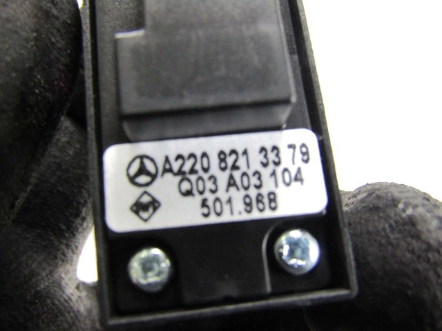 INTERRUPTOR ALZACRISTALES OEM N. A2208213379 PIEZAS DE COCHES USADOS MERCEDES CLASSE S W220 (1998 - 2006)DIESEL DESPLAZAMIENTO 32 ANOS 2004