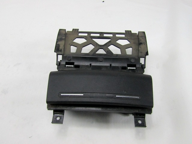 SUPLEMENTO CENICERO - LIGERO - PORTAVASOS OEM N. 8P0857951 PIEZAS DE COCHES USADOS AUDI A3 8P 8PA 8P1 (2003 - 2008)DIESEL DESPLAZAMIENTO 19 ANOS 2008