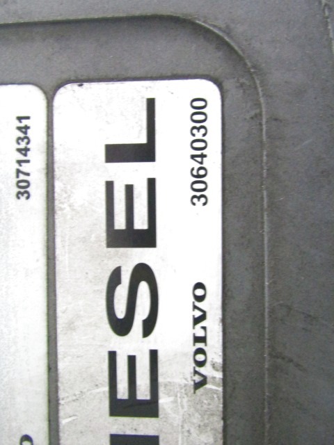 COLGAJO DE COMBUSTIBLE OEM N. 30640300 PIEZAS DE COCHES USADOS VOLVO V50 (2004 - 05/2007) DIESEL DESPLAZAMIENTO 20 ANOS 2005