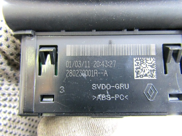 PUERTO USB / AUX OEM N. 280230001R PIEZAS DE COCHES USADOS RENAULT MEGANE MK3 BER/SPORTOUR/ESTATE (2009 - 2015) DIESEL DESPLAZAMIENTO 15 ANOS 2011