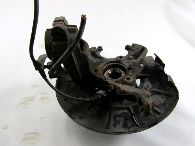 SOPORTE GIRATORIO IZQUIERDO / CUBO DE RUEDA CON APOYO, DELANTERO OEM N. 1K0407255T PIEZAS DE COCHES USADOS VOLKSWAGEN CADDY 3 (2004 - 2015)DIESEL DESPLAZAMIENTO 20 ANOS 2006