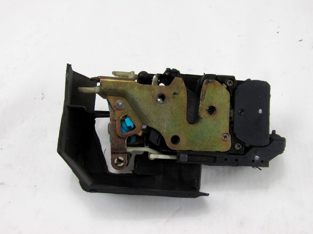 BLOQUEO CENTRAL DE LA PUERTA DELANTERA DERECHA OEM N. 60692259 PIEZAS DE COCHES USADOS ALFA ROMEO 156 932 BER/SW (2000 - 2003) DIESEL DESPLAZAMIENTO 19 ANOS 2003