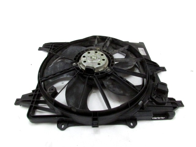 CERCO DE VENTILADOR CON VENTILADOR OEM N. 7701070217 PIEZAS DE COCHES USADOS RENAULT CLIO MK2 RESTYLING / CLIO STORIA (05/2001 - 2012) DIESEL DESPLAZAMIENTO 15 ANOS 2003