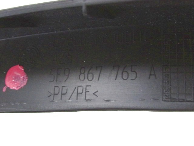 REVESTIMIENTO A- / B- / C-COLUMNA OEM N. (D)5E9867765A PIEZAS DE COCHES USADOS SKODA OCTAVIA (DAL 2012)DIESEL DESPLAZAMIENTO 20 ANOS 2014