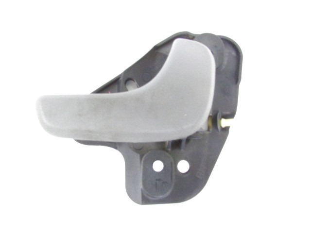 MANETA ABREPUERTA OEM N. L0077825AA PIEZAS DE COCHES USADOS CHRYSLER VOYAGER/GRAN VOYAGER RG RS MK4 (2001 - 2007) DIESEL DESPLAZAMIENTO 28 ANOS 2007