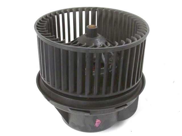 VENTILADOR OEM N. 3M5H-18456-AD PIEZAS DE COCHES USADOS FORD FOCUS BER/SW (2008 - 2011) BENZINA/GPL DESPLAZAMIENTO 20 ANOS 2009