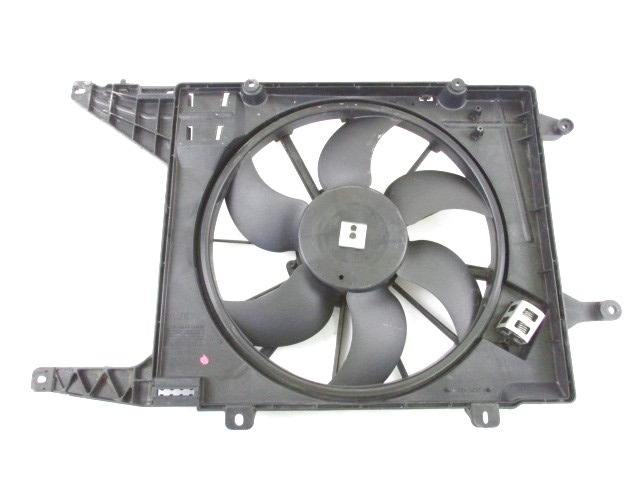 CERCO DE VENTILADOR CON VENTILADOR OEM N. 8200065257 PIEZAS DE COCHES USADOS RENAULT MEGANE SCENIC (1996 - 1999) DIESEL DESPLAZAMIENTO 19 ANOS 1999