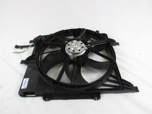 CERCO DE VENTILADOR CON VENTILADOR OEM N. 8200585713 PIEZAS DE COCHES USADOS RENAULT CLIO MK2 RESTYLING / CLIO STORIA (05/2001 - 2012) BENZINA DESPLAZAMIENTO 12 ANOS 2007