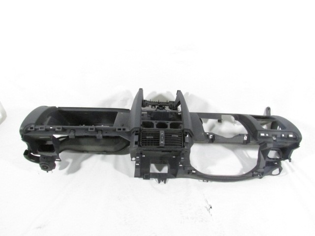 SALPICADERO OEM N. 8200273077 PIEZAS DE COCHES USADOS RENAULT CLIO MK2 RESTYLING / CLIO STORIA (05/2001 - 2012) DIESEL DESPLAZAMIENTO 15 ANOS 2003