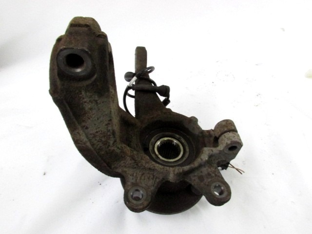 SOPORTE GIRATORIO DERECHO / CUBO DE RUEDA CON APOYO, DELANTERO OEM N. 1465889 PIEZAS DE COCHES USADOS FORD FUSION (2002 - 02/2006) BENZINA DESPLAZAMIENTO 14 ANOS 2005