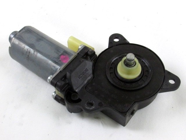 MOTOR DEL PARABRISAS DE LA PUERTA DELANTERA. OEM N. 1205750 PIEZAS DE COCHES USADOS FORD FIESTA (2005 - 2006) BENZINA DESPLAZAMIENTO 12 ANOS 2006