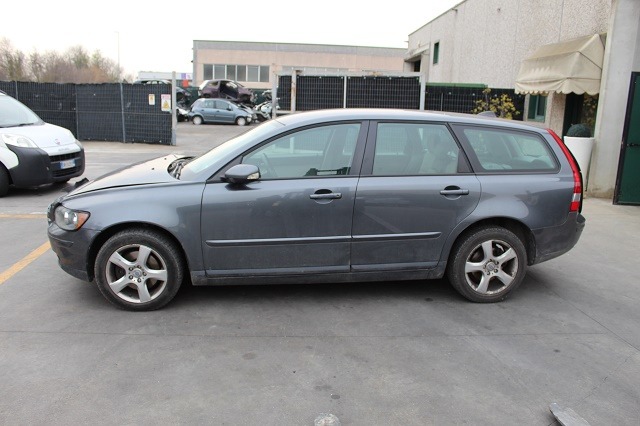 VOLVO V50 SW 2.0 D 100KW 6M 5P (2005) RICAMBI IN MAGAZZINO