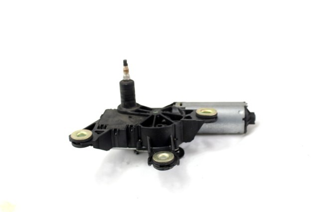 MOTOR DEL LIMPIAPARABRISAS TRASERO OEM N. 8L0955711B PIEZAS DE COCHES USADOS AUDI A3 8L 8L1 3P/5P (1996 - 2000) DIESEL DESPLAZAMIENTO 19 ANOS 2000