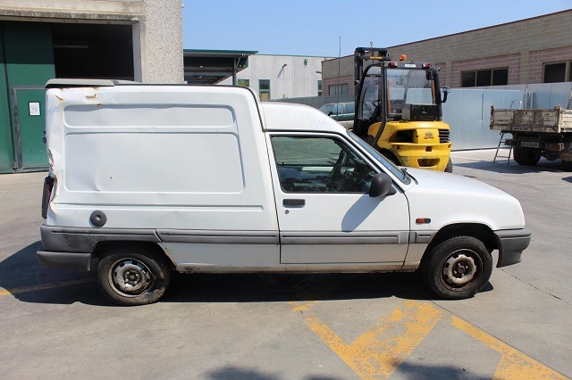 RENAULT EXPRESS 1.9 40KW 3P D 5M (1998) RICAMBI IN MAGAZZINO