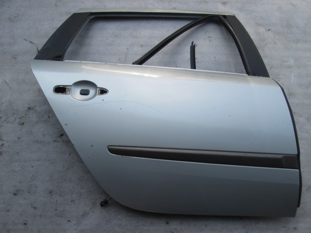 PUERTA TRASERA DERECHA OEM N. 7751472444 PIEZAS DE COCHES USADOS RENAULT LAGUNA MK2 BER/SW (11/2000 - 12/2004) DIESEL DESPLAZAMIENTO 19 ANOS 2003