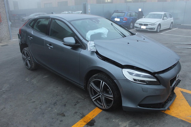 VOLVO V40 D2 2.0 D 88KW 6M 5P (2016) RICAMBI IN MAGAZZINO