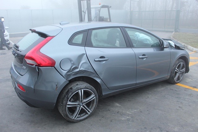 VOLVO V40 D2 2.0 D 88KW 6M 5P (2016) RICAMBI IN MAGAZZINO