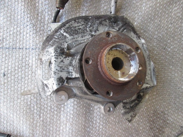 SOPORTE GIRATORIO DERECHO / CUBO DE RUEDA CON APOYO, DELANTERO OEM N. 33411093371 PIEZAS DE COCHES USADOS BMW SERIE 5 E39 BER/SW (1995 - 08/2000) DIESEL DESPLAZAMIENTO 25 ANOS 1997