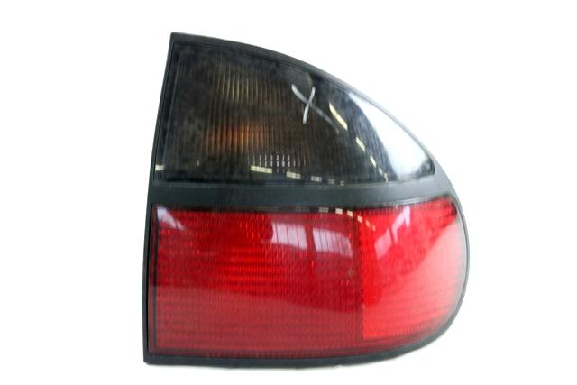 7701038274 FARO FANALE POSTERIORE ESTERNA DESTRA RENAULT LAGUNA 1.8 RXE B 5P 5M 68KW (1995) RICAMBIO USATO 