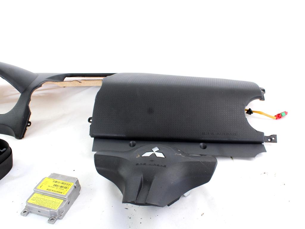 MR587416 KIT AIRBAG MITSUBISHI COLT 1.1 B 55KW 5M 5P (2006) RICAMBIO USATO CON PRETENSIONATORI CINTURE DI SICUREZZA, CENTRALINA AIRBAG, AIRBAG VOLANTE GUIDATORE, AIRBAG PASSEGGERO, CRUSCOTTO 0285001684 MR951769 4400A244XA