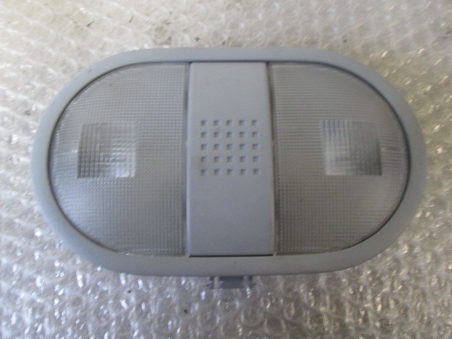 LUZ DE LECTURA INTERIOR DELANTERA OEM N. MR951589 PIEZAS DE COCHES USADOS MITSUBISHI COLT (2005 - 2009) DIESEL DESPLAZAMIENTO 15 ANOS 2007