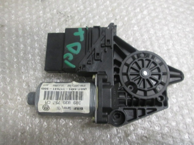 MOTOR DE LA VENTANA DE LA PUERTA TRASERA OEM N. 1C0959812001 PIEZAS DE COCHES USADOS VOLKSWAGEN PASSAT B5 3BG BER/SW (11/2000 - 2005) DIESEL DESPLAZAMIENTO 19 ANOS 2001