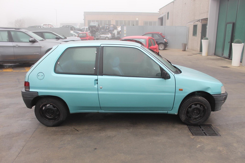 PEUGEOT 106 1.0 B 37KW 5M 3P (1996) RICAMBI USATI AUTO IN PIAZZALE 