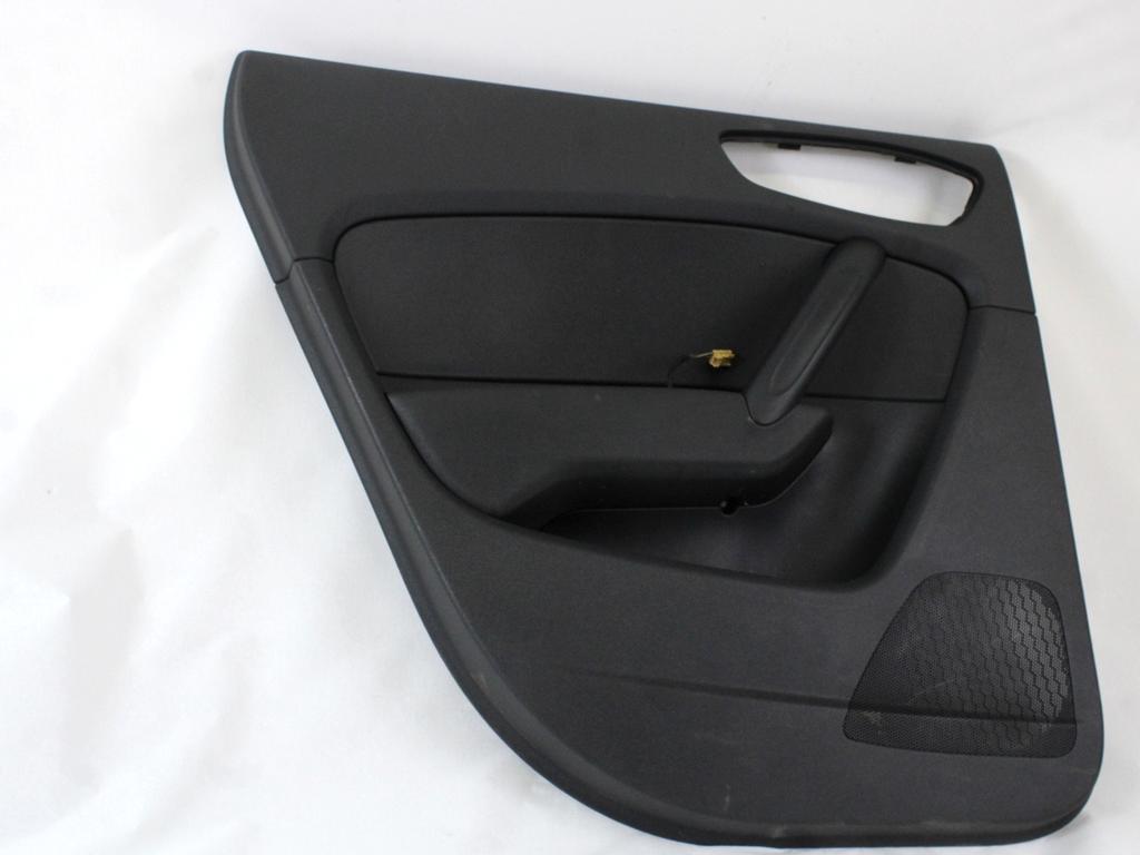 8X486730324A PANNELLO INTERNO PORTA POSTERIORE SINISTRA AUDI A1 1.6 D 66KW 5M 5P (2013) RICAMBIO USATO