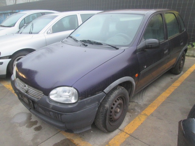 OPEL CORSA 1.0 BENZ 5M 40kW (2000) Partes utilizadas