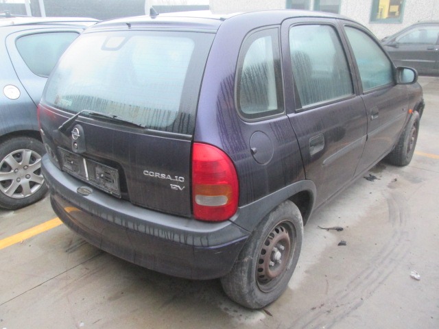 OPEL CORSA 1.0 BENZ 5M 40kW (2000) Partes utilizadas