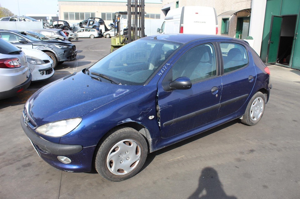 PEUGEOT 206 1.4 B 55KW 5M 5P (1999) RICAMBI USATI AUTO IN PIAZZALE 