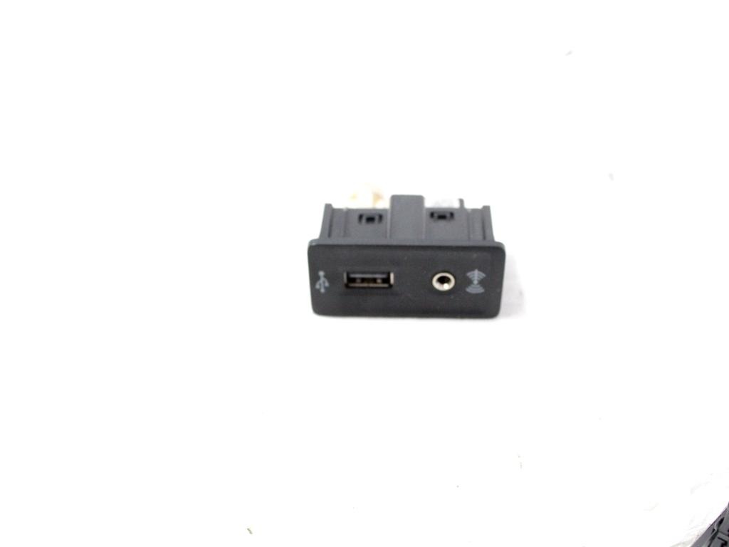 5G0035222C PORTA INGRESSO USB AUX VOLKSWAGEN GOLF 7 1.6 D 77KW 5M 5P (2014) RICAMBIO USATO 5Q0035724