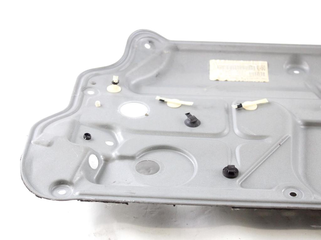 1YM890742 PANNELLO SUPPORTO ALZA-CRISTALLO PORTA ANTERIORE DESTRA VOLKSWAGEN NEW BEETLE 1.9 D 74KW 5M 2P (2004) RICAMBIO USATO