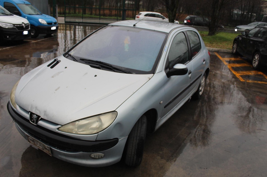 PEUGEOT 206 1.4 B 55KW 5M 5P (2003) RICAMBI USATI AUTO IN PIAZZALE 