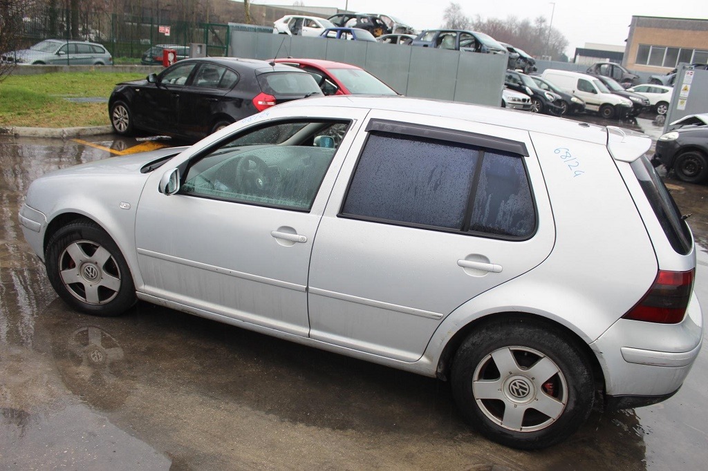 VOLKSWAGEN GOLF 4 1.9 D 81KW 5M 5P (1999) RICAMBI USATI AUTO IN PIAZZALE 