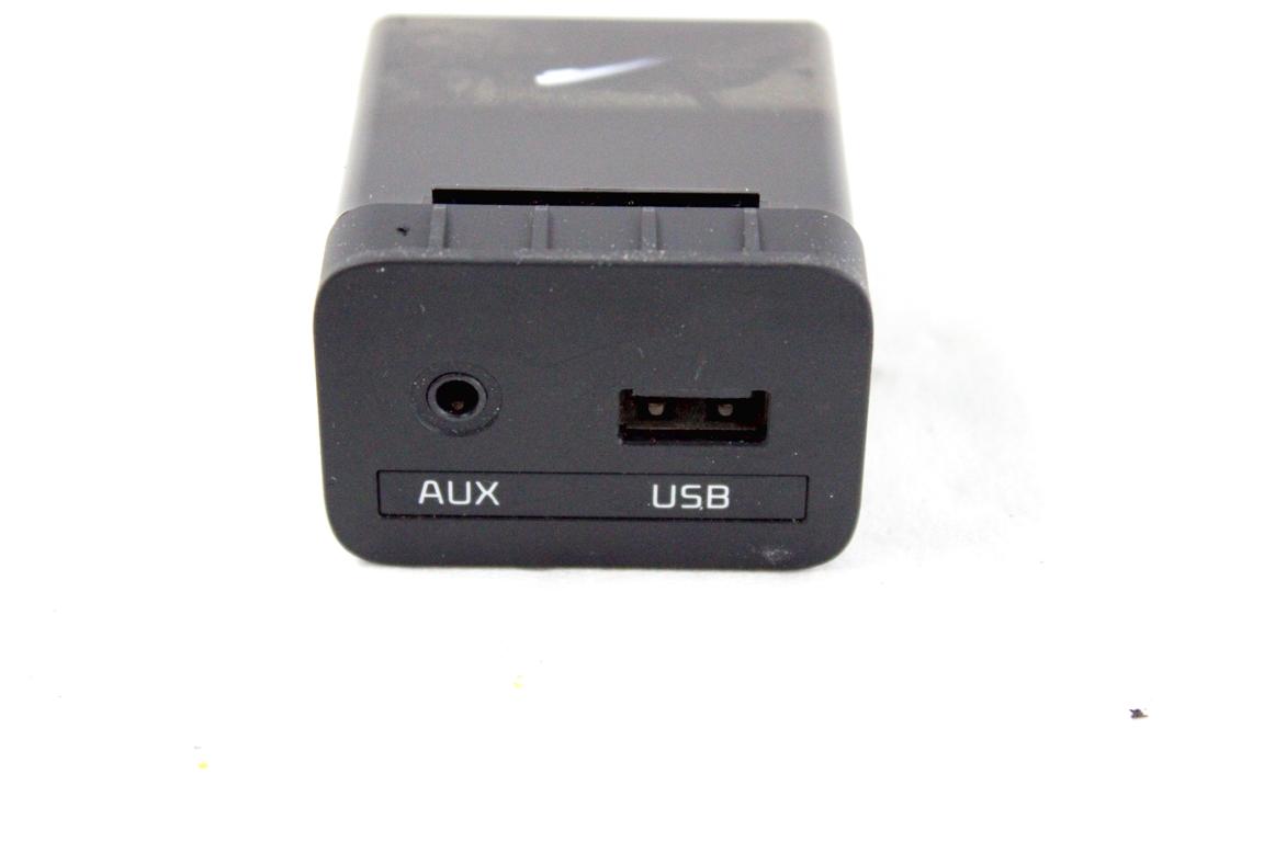 96110-3W100 PORTA INGRESSO USB AUX KIA SPORTAGE 1.7 D 85KW 6M 5P (2014) RICAMBIO USATO