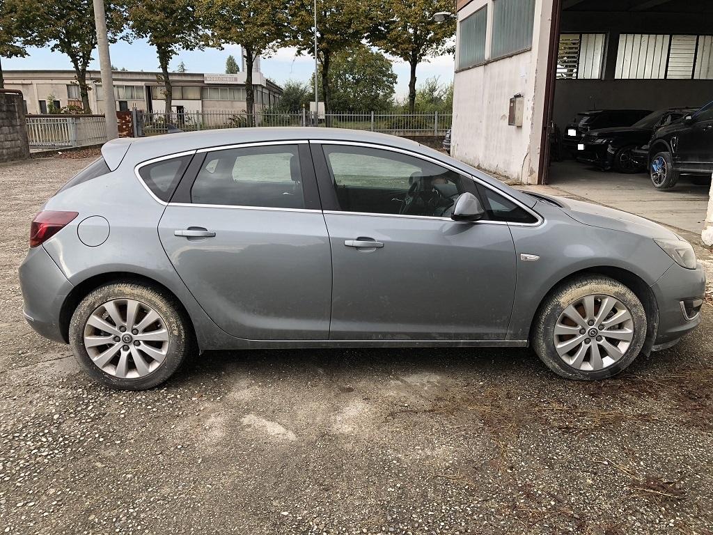 OPEL ASTRA J 1.6 D 100KW 6M 5P (2015) RICAMBI USATI AUTO IN PIAZZALE 