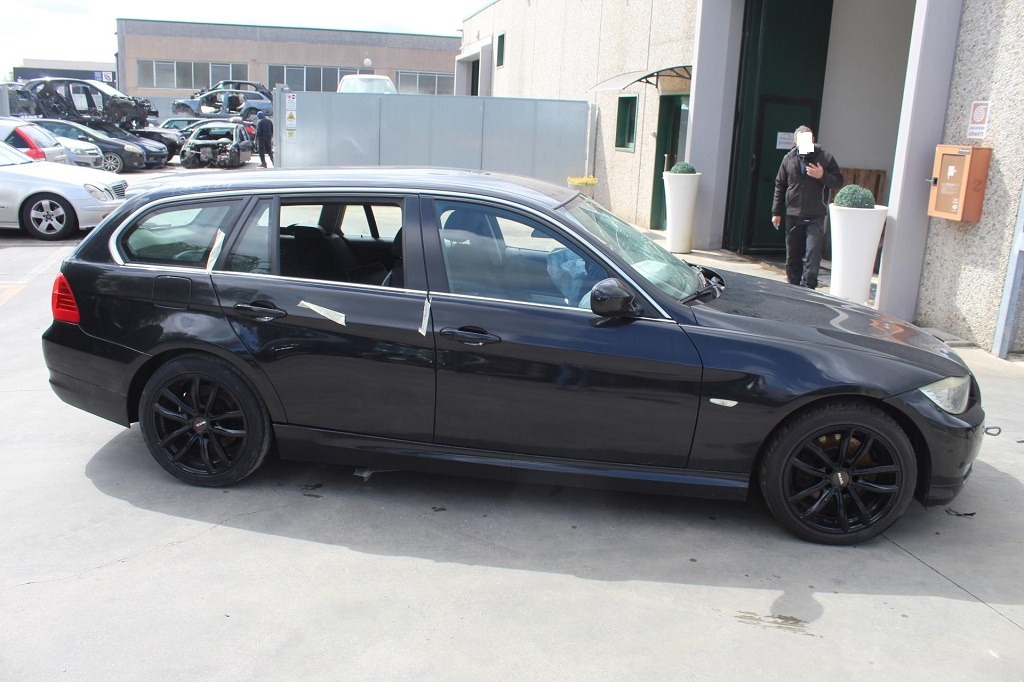 BMW SERIE 3 318 D E91 SW 2.0 D 105KW 6M 5P (2011) RICAMBI USATI AUTO IN PIAZZALE 
