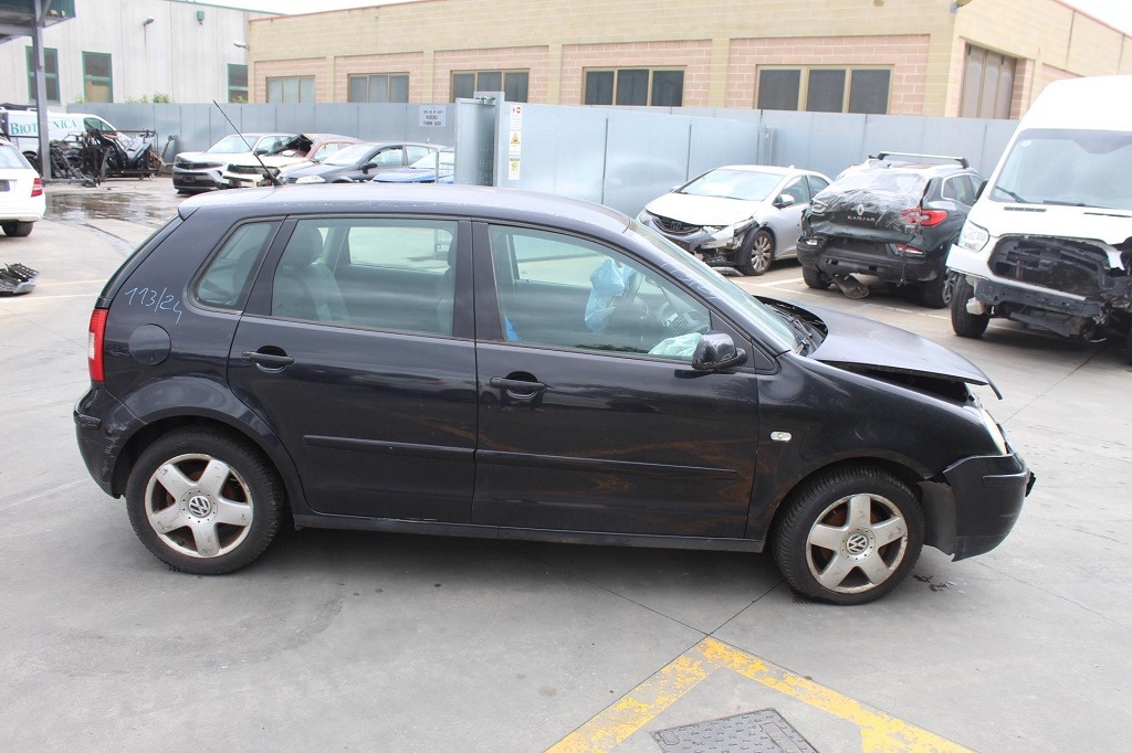 VOLKSWAGEN POLO 1.9 D 74KW 5M 5P (2003) RICAMBI USATI AUTO IN PIAZZALE 