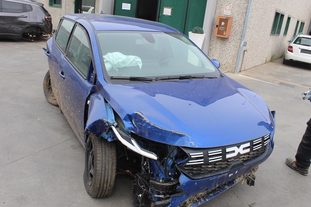 DACIA SANDERO 1.0 B 67KW AUT 5P (2023) RICAMBI USATI AUTO IN PIAZZALE 