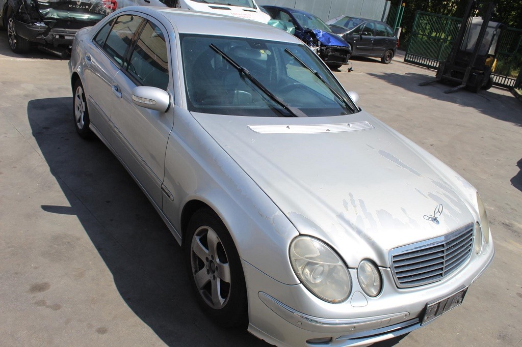 MERCEDES CLASSE E 270 W211 2.7 D 130KW AUT 4P (2004) RICAMBI USATI AUTO IN PIAZZALE 