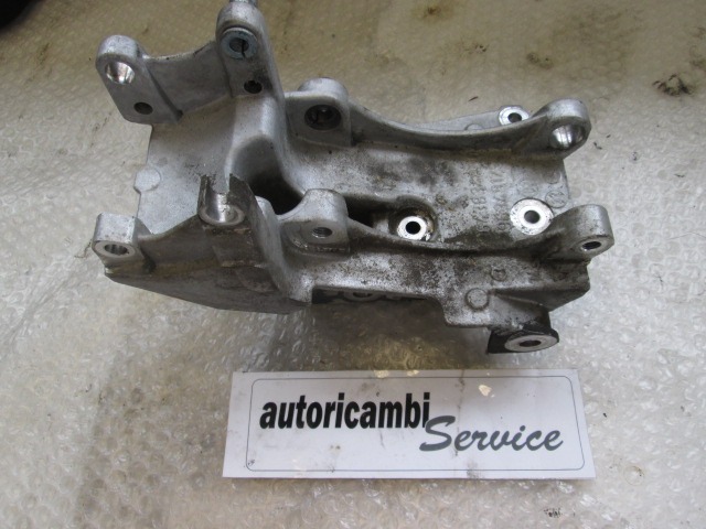 SOPORT DEL MOTOR OEM N. 96348179 PIEZAS DE COCHES USADOS LANCIA PHEDRA (06/2002 - 2008) DIESEL DESPLAZAMIENTO 22 ANOS 2003