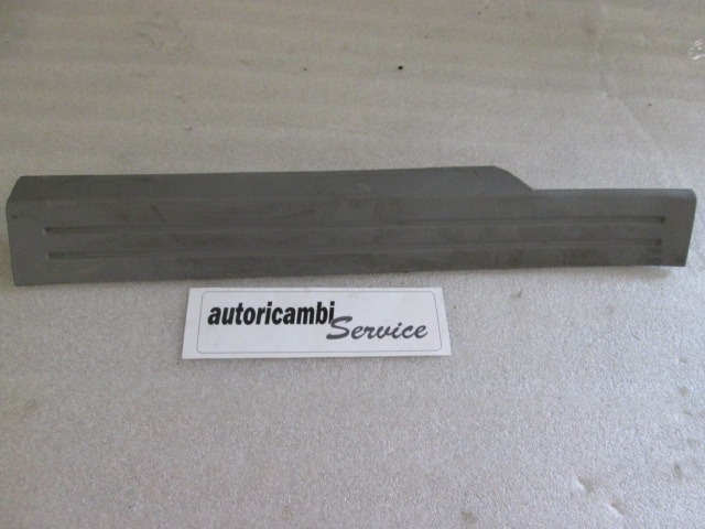 REVESIMENTO LATERAL ESPACIO INFERIOR OEM N. 85870-3L000 PIEZAS DE COCHES USADOS KIA SORENTO (2002 - 2009) DIESEL DESPLAZAMIENTO 25 ANOS 2004