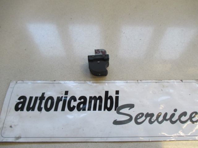 INTERRUPTOR ALZACRISTALES OEM N. 4F0959853 PIEZAS DE COCHES USADOS AUDI A3 8P 8PA 8P1 (2003 - 2008)DIESEL DESPLAZAMIENTO 20 ANOS 2007