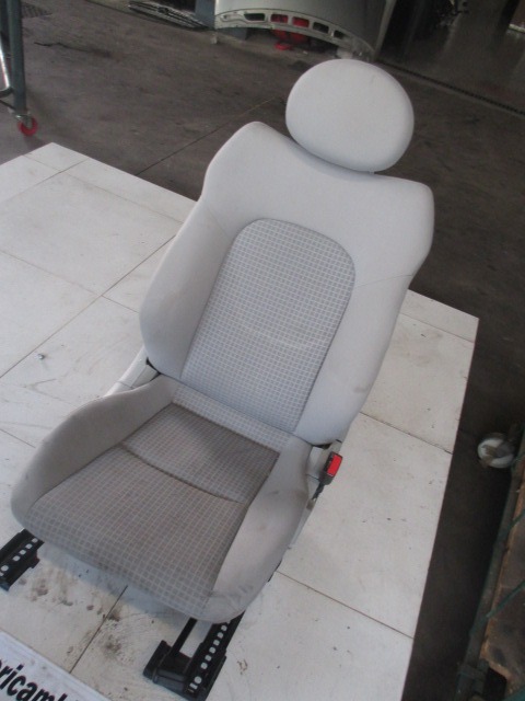 ASIENTO DELANTERO DERECHO OEM N.  PIEZAS DE COCHES USADOS MERCEDES CLASSE C CL203 SPORTCOUPE (2000 - 2008)DIESEL DESPLAZAMIENTO 22 ANOS 2005