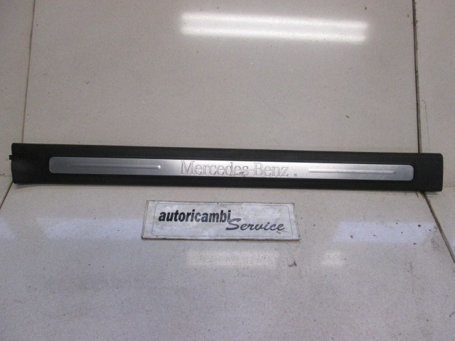 REVESIMENTO LATERAL ESPACIO INFERIOR OEM N. A1696800074 PIEZAS DE COCHES USADOS MERCEDES CLASSE A W169 5P C169 3P (2004 - 04/2008) DIESEL DESPLAZAMIENTO 20 ANOS 2008