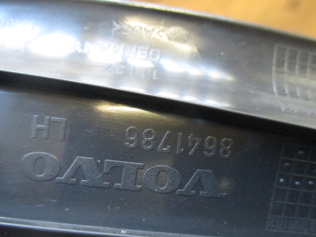 REVESIMENTO LATERAL ESPACIO INFERIOR OEM N. 8641786 PIEZAS DE COCHES USADOS VOLVO V50 (DAL 06/2007) DIESEL DESPLAZAMIENTO 16 ANOS 2011